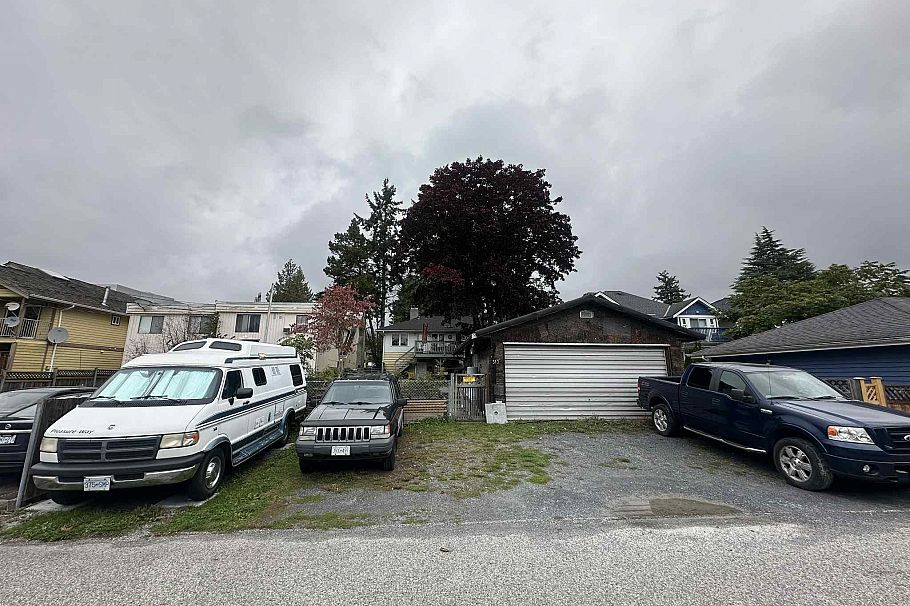 313 E 13th Street North Vancouver, BC - 10