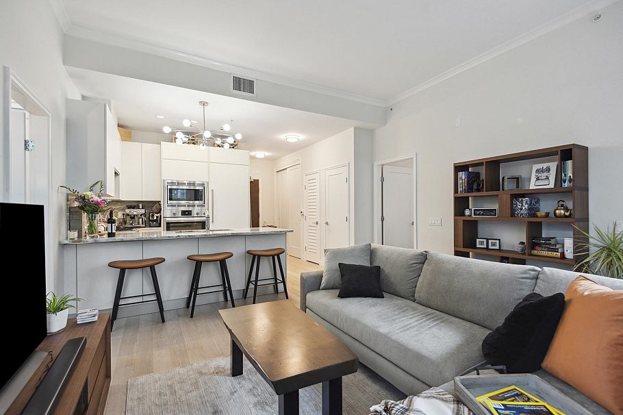 112 185 Victory Ship Way North Vancouver, BC - 7