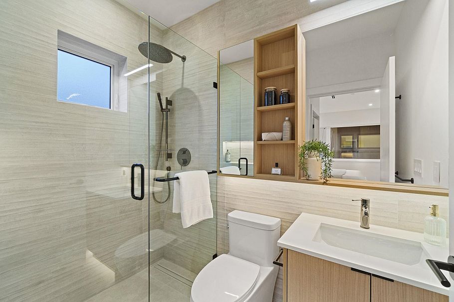 2 1945 E 13th Ave Avenue Vancouver, BC - 7