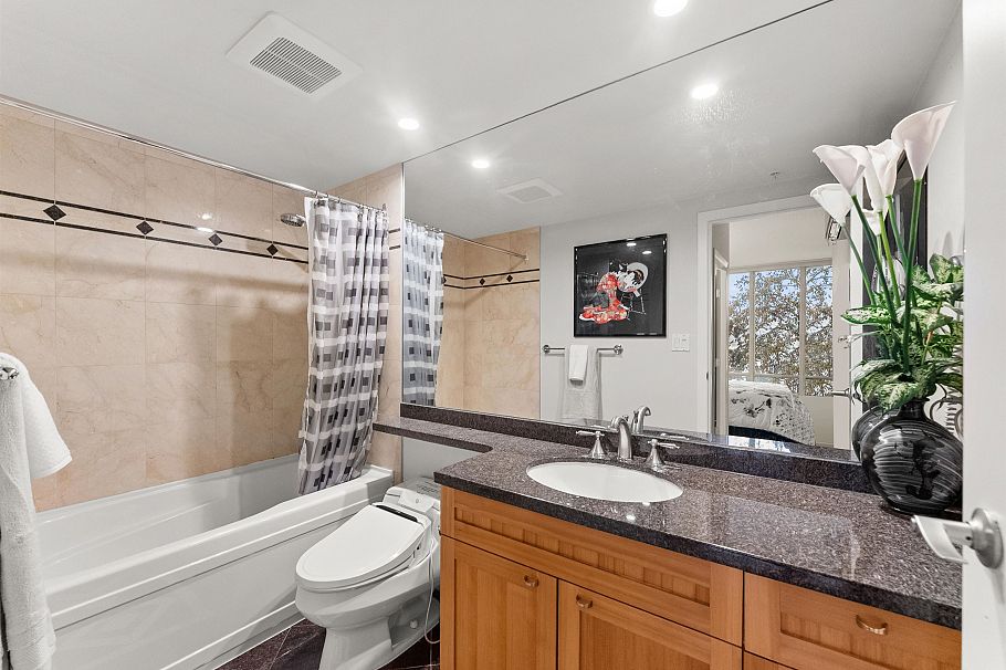 1053 Marinaside Crescent Vancouver, BC - 32