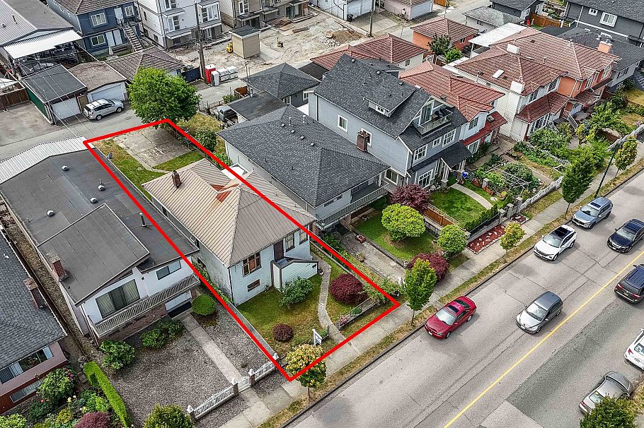 2354 E 33rd Avenue Vancouver, BC - 18