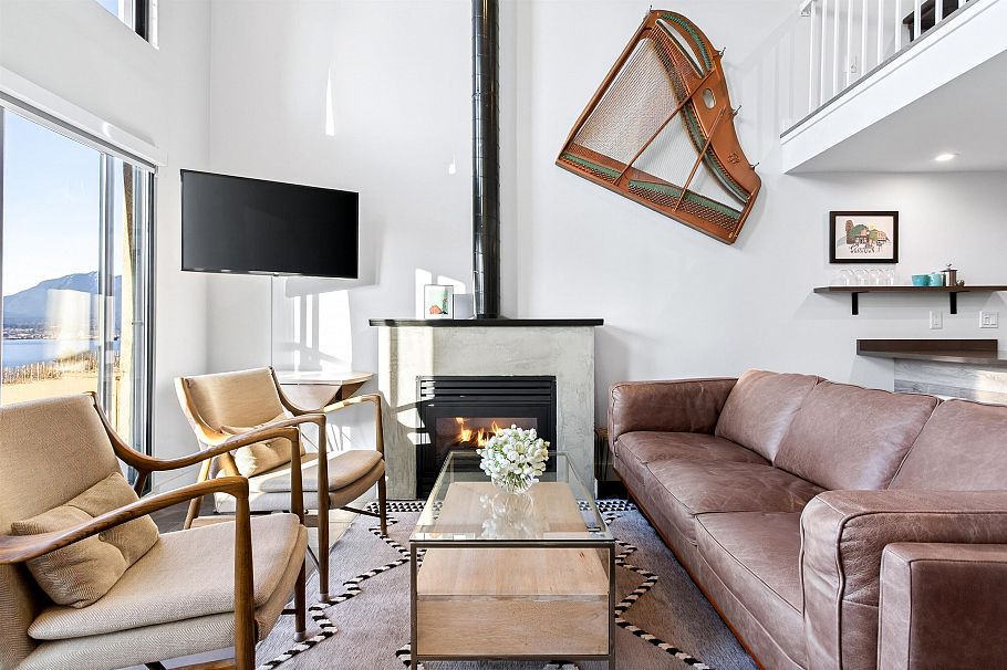 805 22 E Cordova Street Vancouver, BC - 3