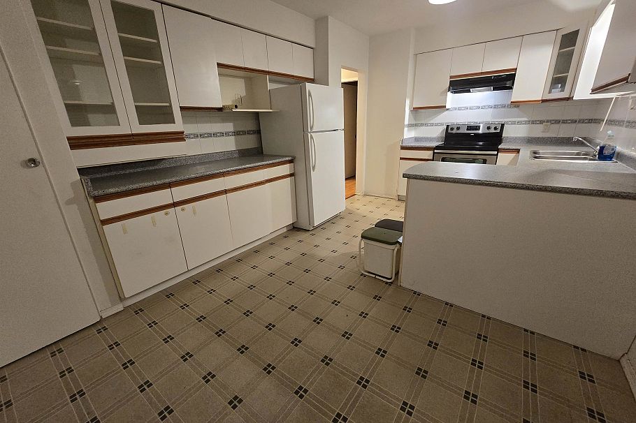 123 E 64th Avenue Vancouver, BC - 7