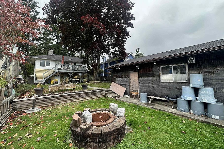 313 E 13th Street North Vancouver, BC - 9