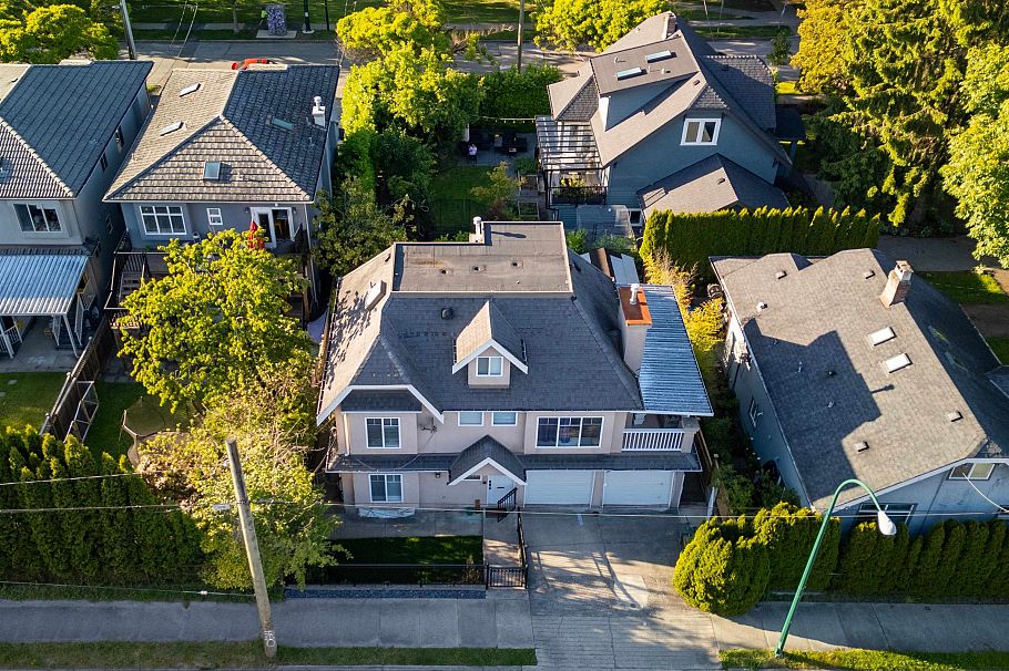 1089 E King Edward Avenue Vancouver, BC - 39