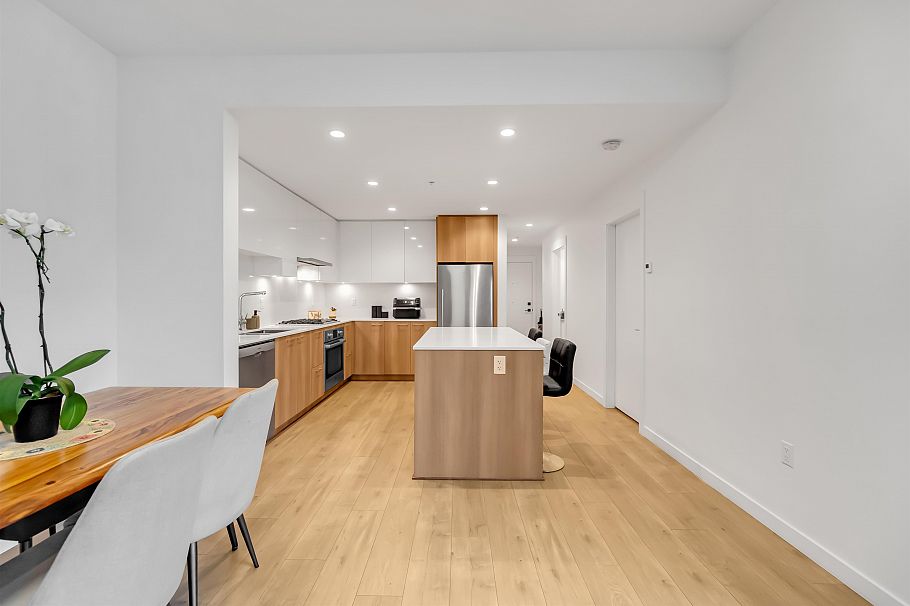 303 715 W 15 Street North Vancouver, BC - 6