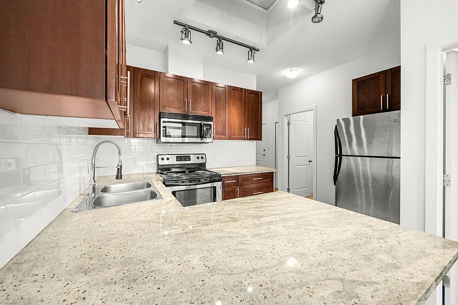 PH8 688 E 17th Avenue Vancouver, BC - 10