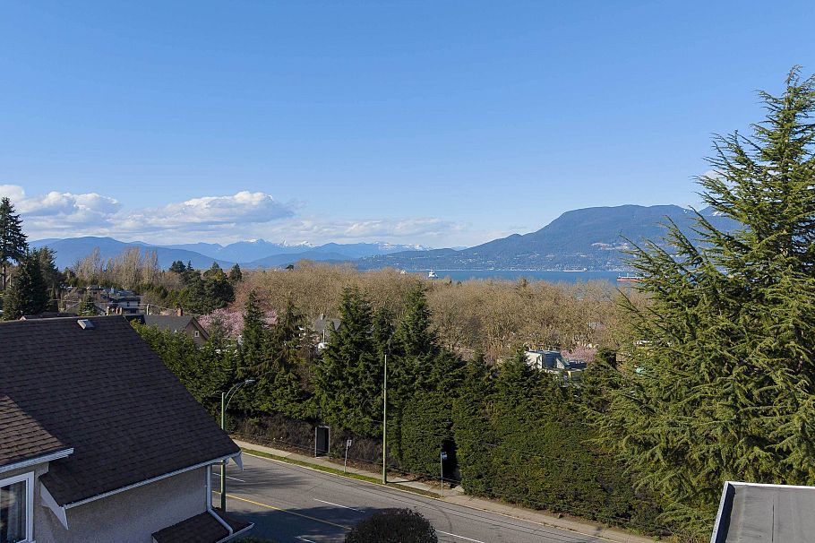 3910 W 10th Avenue Vancouver, BC - 29