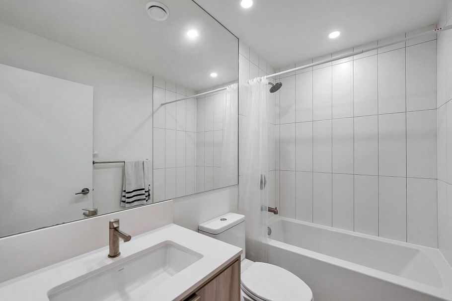 409 3596 Malsum Drive North Vancouver, BC - 8