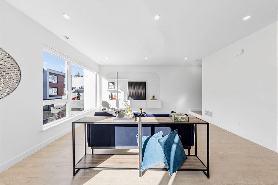 30 3597 Malsum Drive North Vancouver, BC - 4