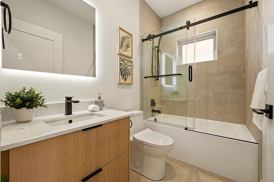 3156-2 E 8th Avenue Vancouver, BC - 14