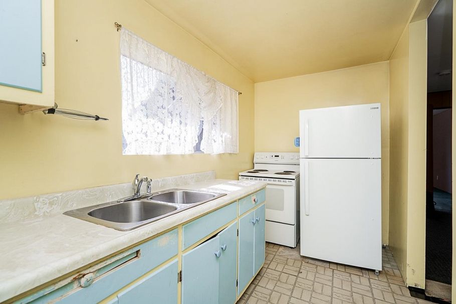 2212 Old Dollarton Road North Vancouver, BC - 28