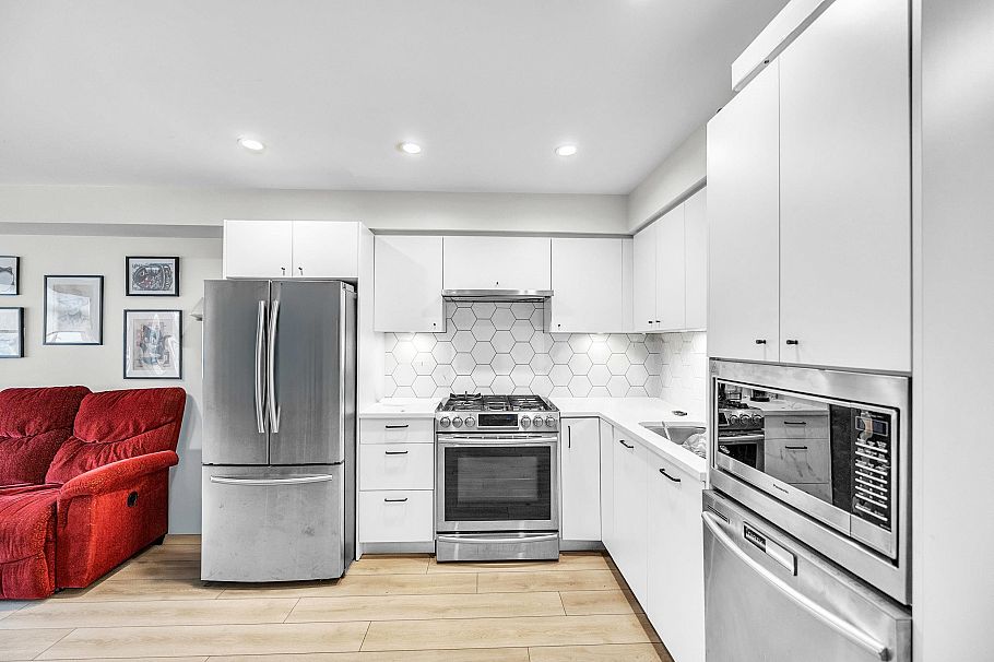 209 1519 Crown Street North Vancouver, BC - 3