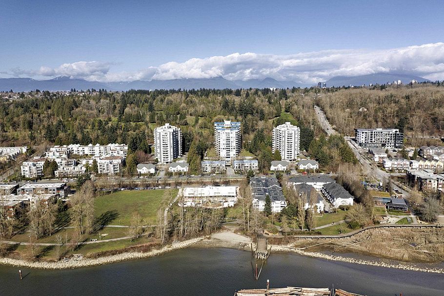 1107 3061 E Kent Avenue Vancouver, BC - 32