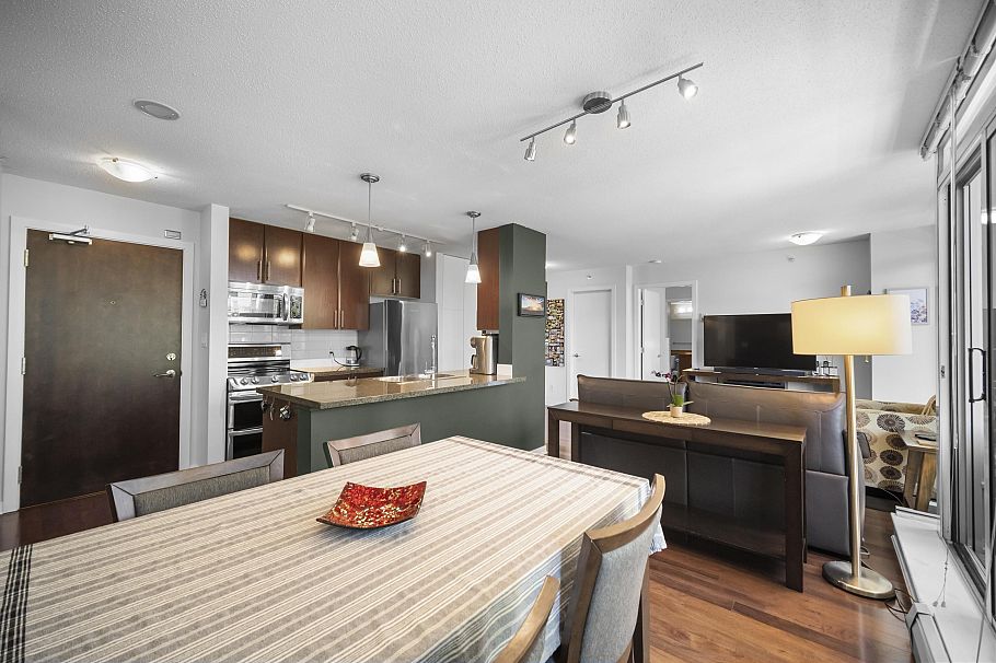 501 618 Abbott Street Vancouver, BC - 4