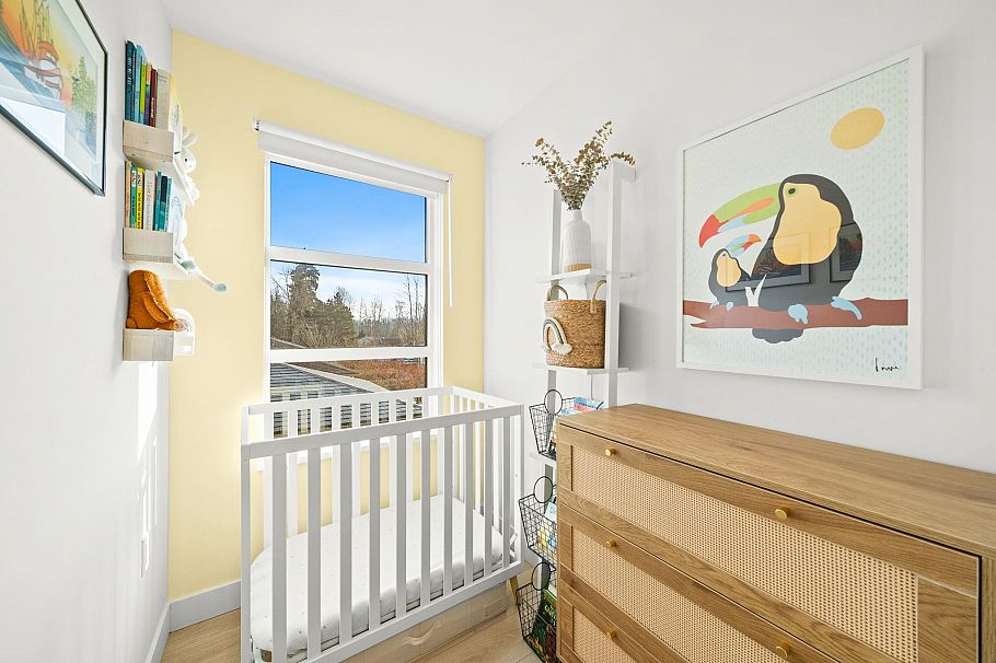 303 1519 Crown Street North Vancouver, BC - 19