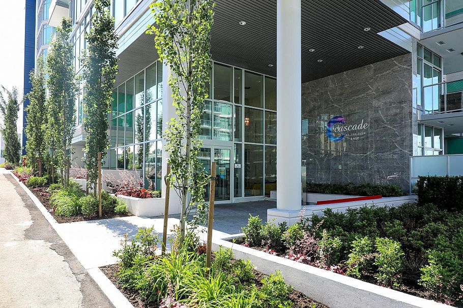 112 185 Victory Ship Way North Vancouver, BC - 32