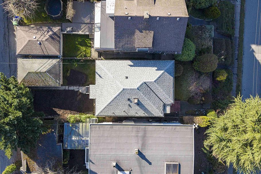 3910 W 10th Avenue Vancouver, BC - 25