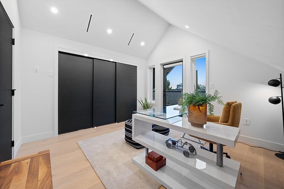 919 E 10th Avenue Vancouver, BC - 24