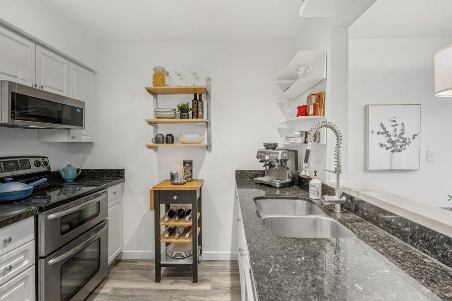 305 1915 E Georgia Street Vancouver, BC - 5