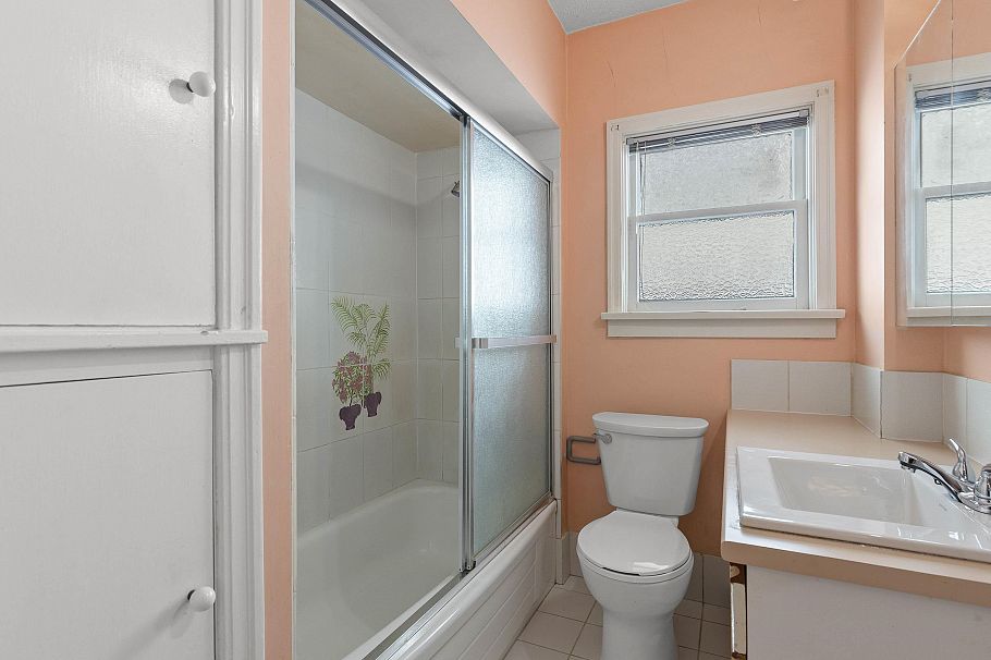 3910 W 10th Avenue Vancouver, BC - 16