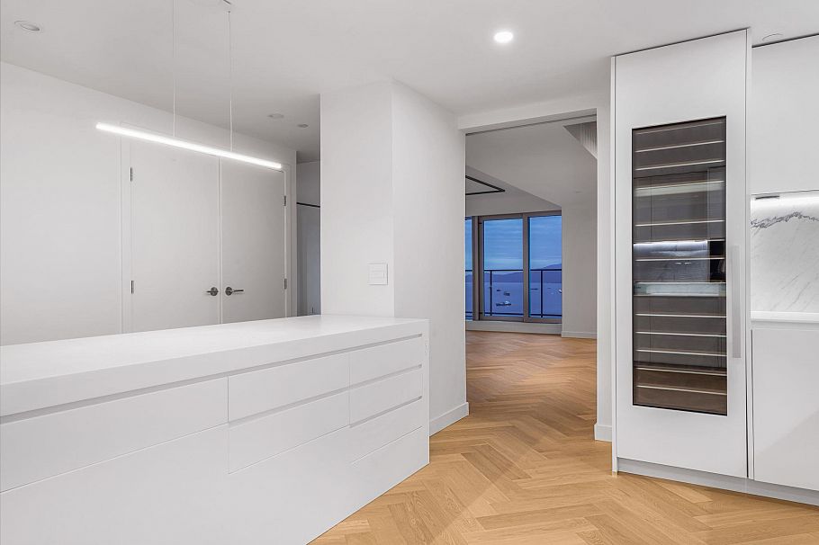 5702 1480 Howe Street Vancouver, BC - 16