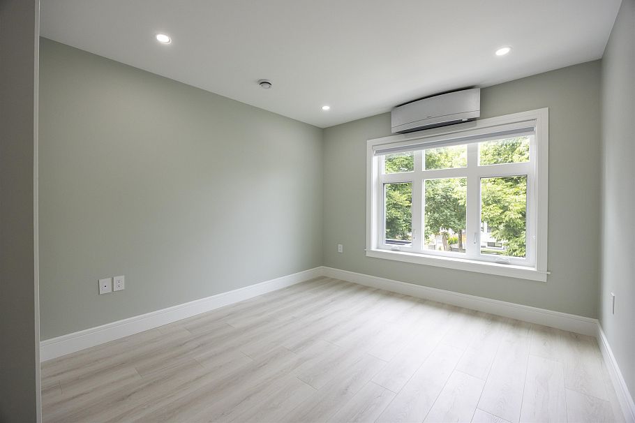 1 5808 Lanark Street Vancouver, BC - 16