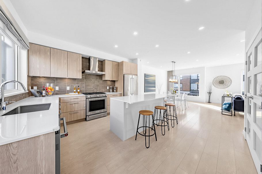 30 3597 Malsum Drive North Vancouver, BC - 10