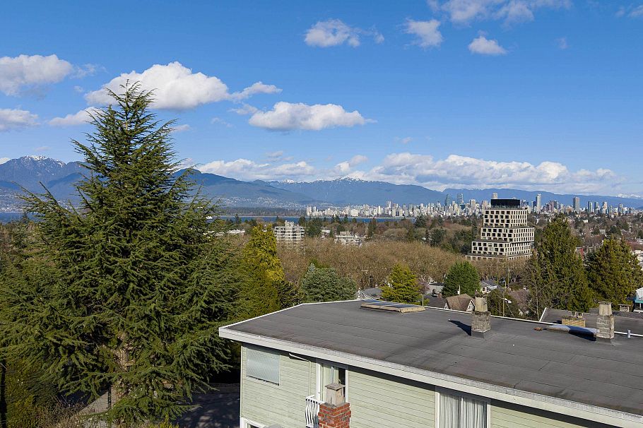 3910 W 10th Avenue Vancouver, BC - 28