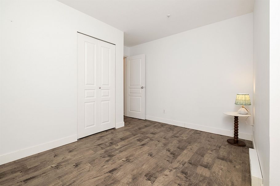 101 8460 Jellicoe Street Vancouver, BC - 26