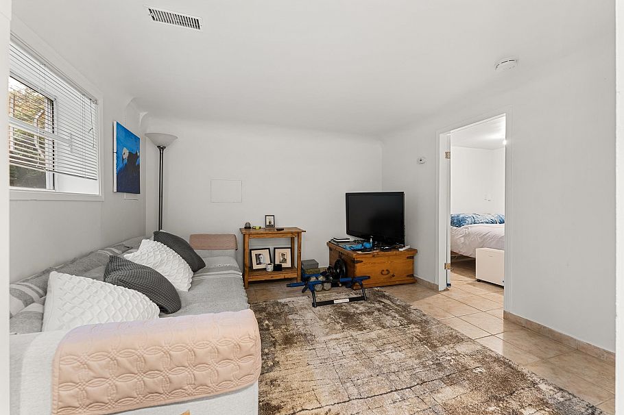 2980 W 8th Avenue Vancouver, BC - 27