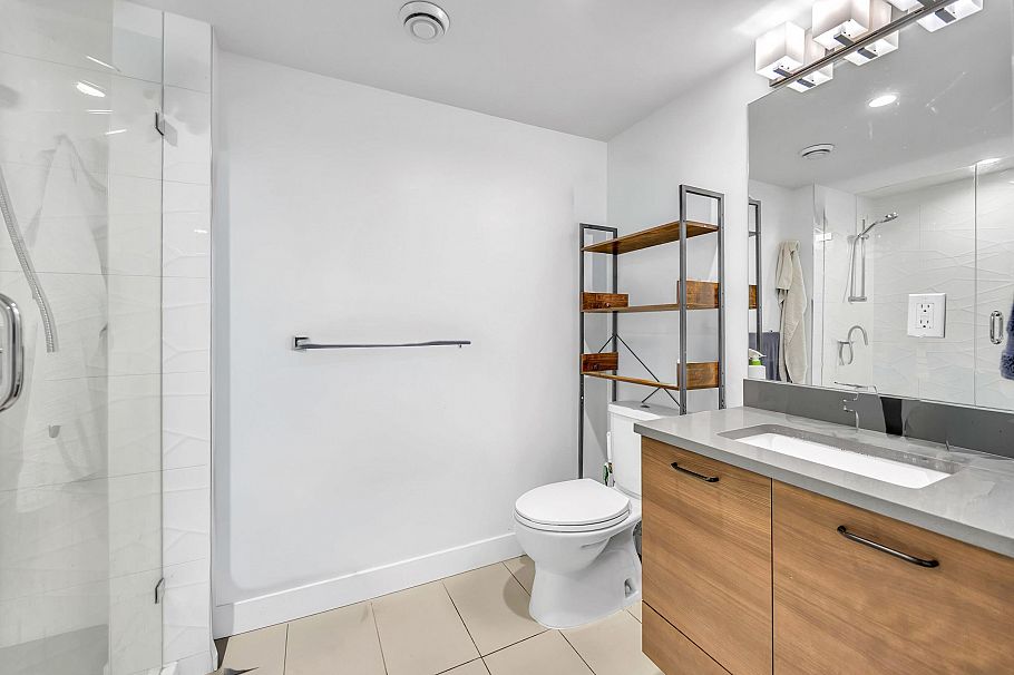 209 1519 Crown Street North Vancouver, BC - 14