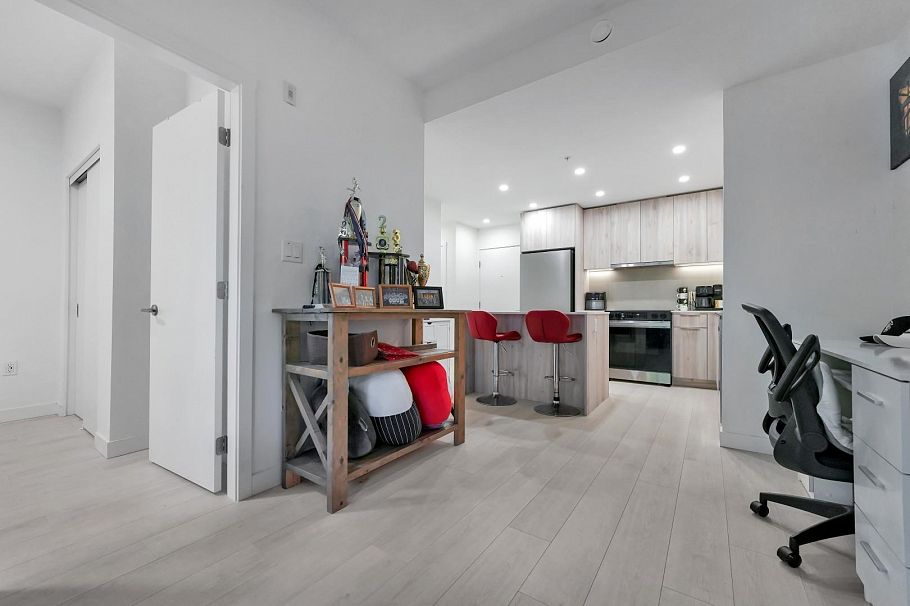 409 3596 Malsum Drive North Vancouver, BC - 12