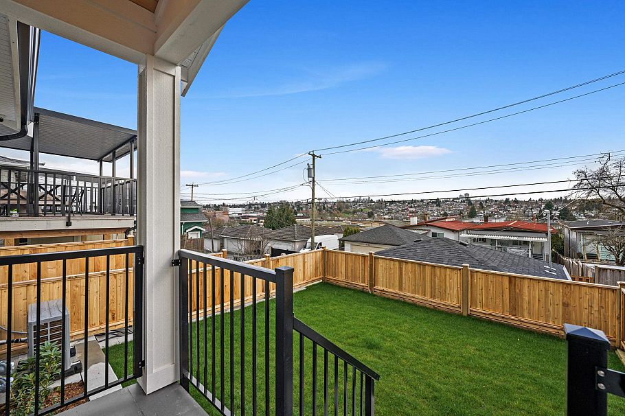 3156-2 E 8th Avenue Vancouver, BC - 21