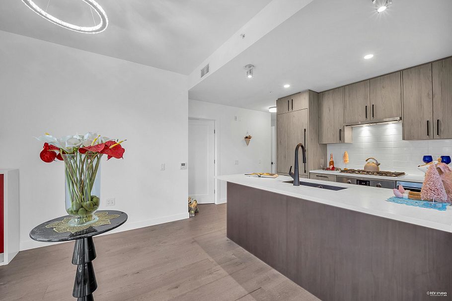 305 6859 Cambie Street Vancouver, BC - 11