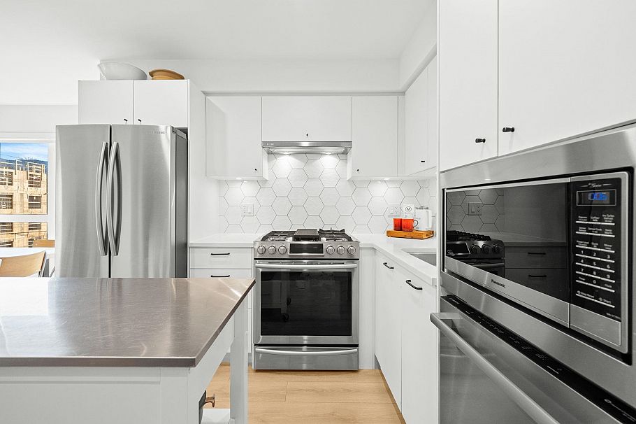 303 1519 Crown Street North Vancouver, BC - 6