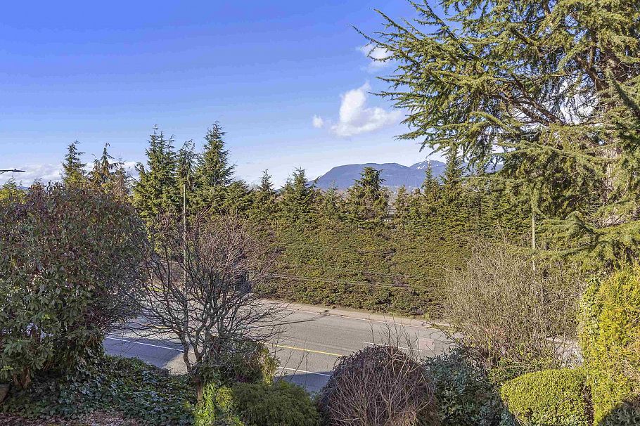 3910 W 10th Avenue Vancouver, BC - 7