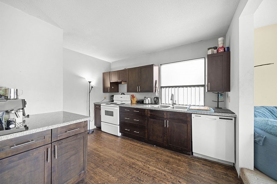 3550 W 1st Avenue Vancouver, BC - 29