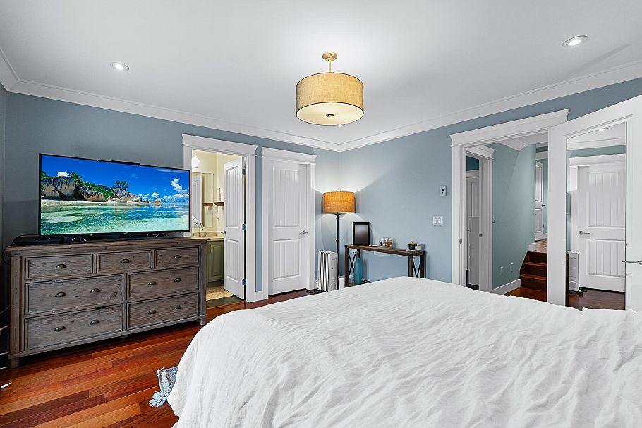 307 E 6th Street North Vancouver, BC - 25