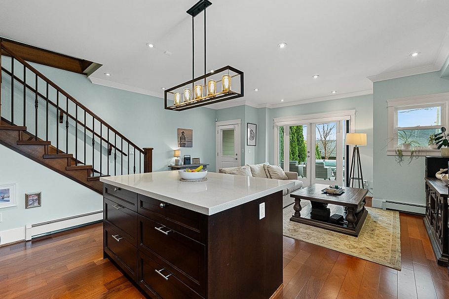 307 E 6th Street North Vancouver, BC - 18