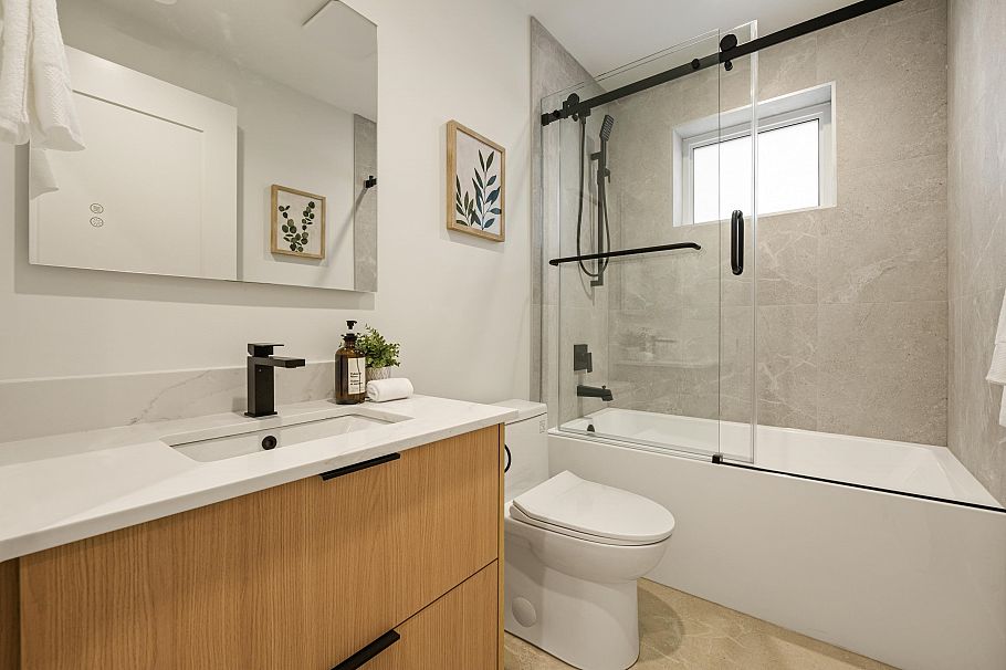 3156-1 E 8th Avenue Vancouver, BC - 18