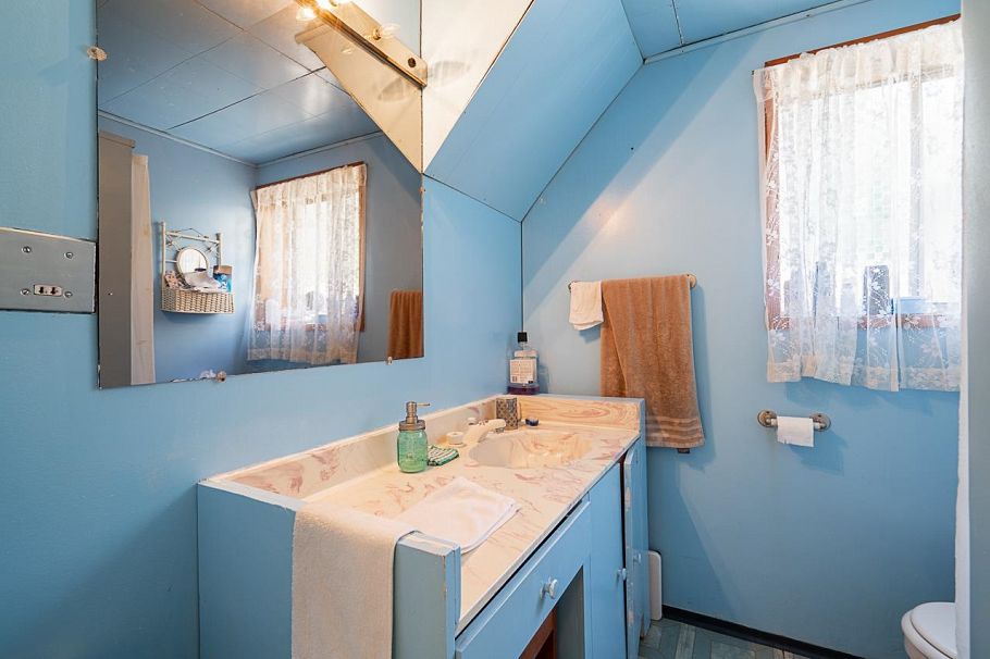 2212 Old Dollarton Road North Vancouver, BC - 31