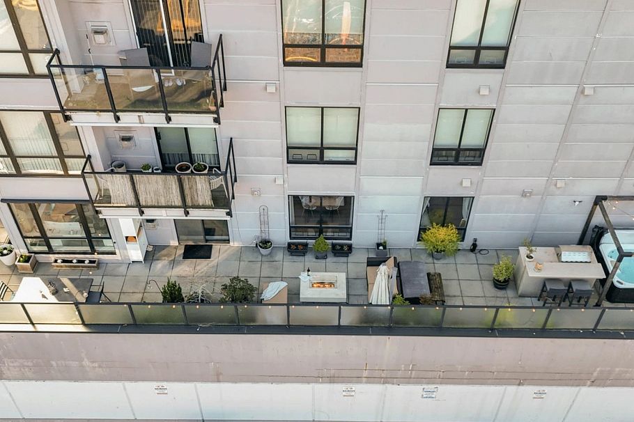 206 935 W 16th Street North Vancouver, BC - 31