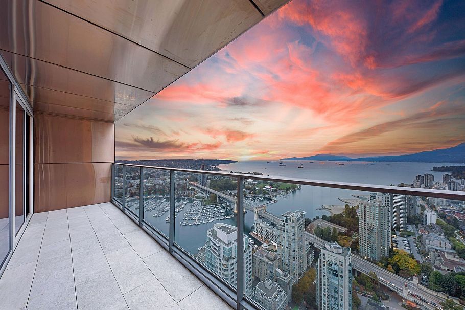 5702 1480 Howe Street Vancouver, BC - 1