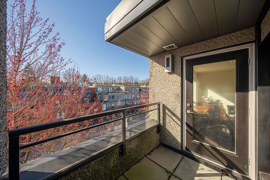 403 2481 Waterloo Street Vancouver, BC - 5
