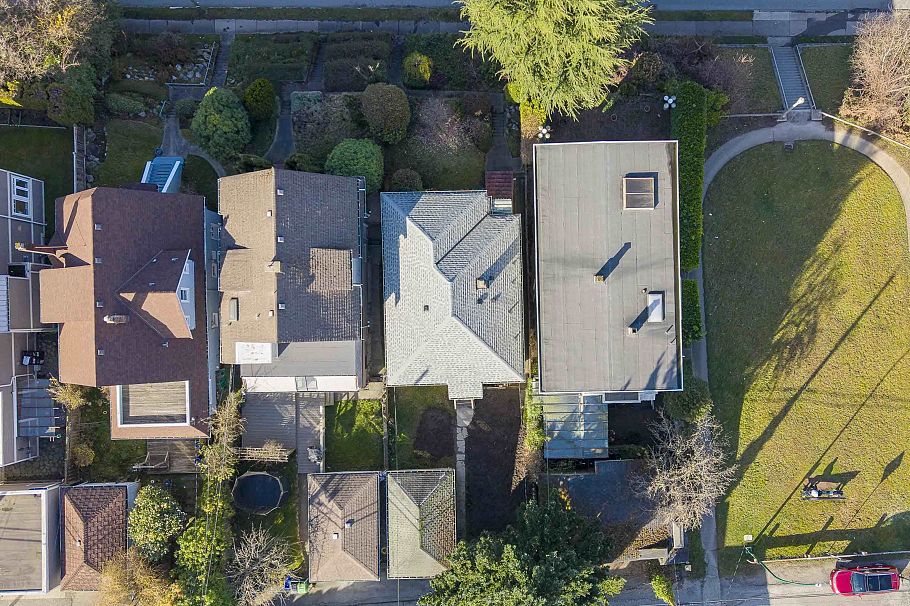 3910 W 10th Avenue Vancouver, BC - 26