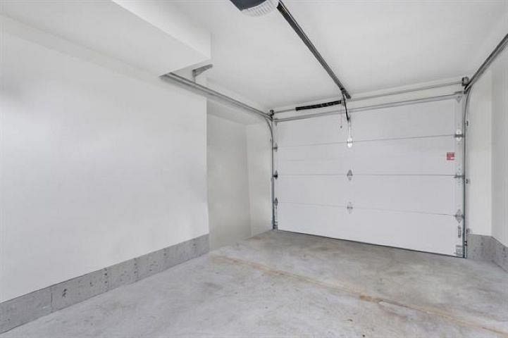 6 632 E 3rd Street North Vancouver, BC - 40