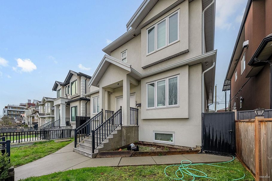 763 E 57th Avenue Vancouver, BC - 2