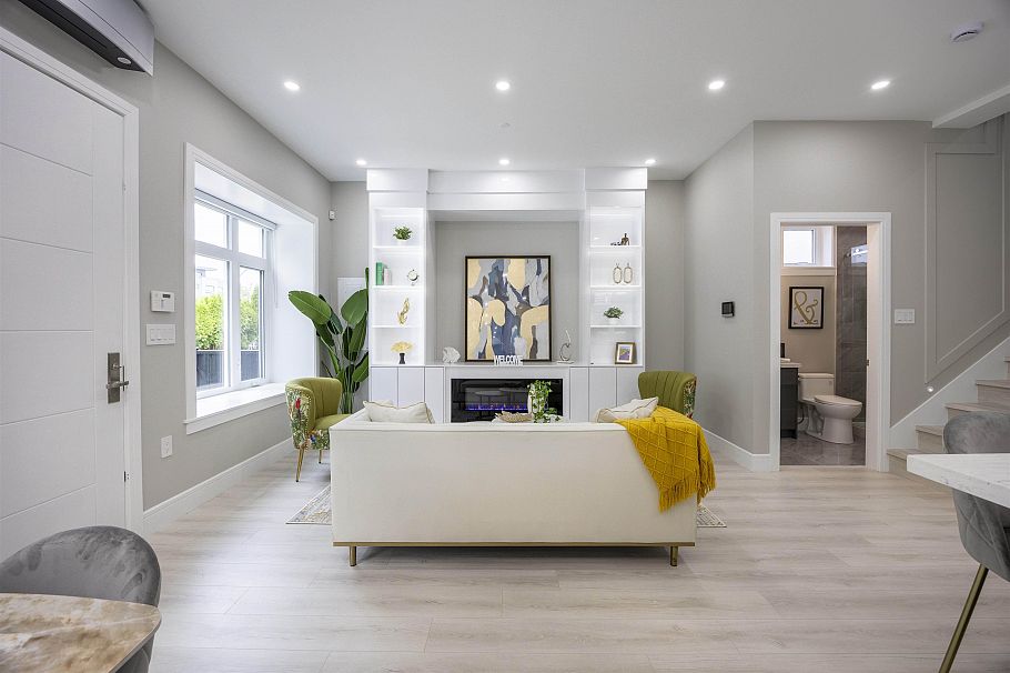 1 5808 Lanark Street Vancouver, BC - 3