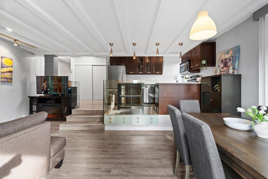 201 341 Mahon Avenue North Vancouver, BC - 1